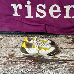 Very Cute Womens Tory Burch White/Green Sneakers 8.5